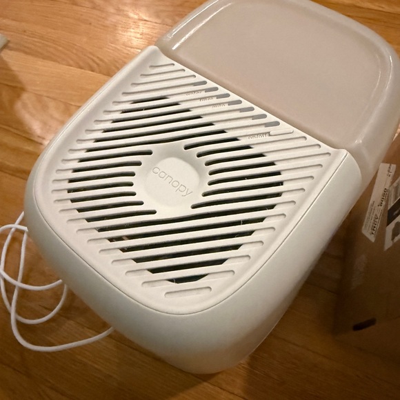 Canopy Humidifier - Picture 2 of 2